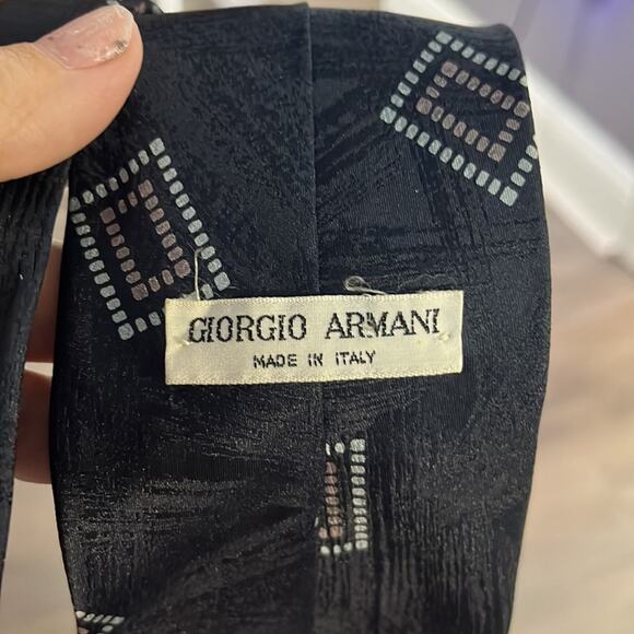 Giorgio Armani Men’s  Black Silk Tie With Square Print - Picture 6 of 7